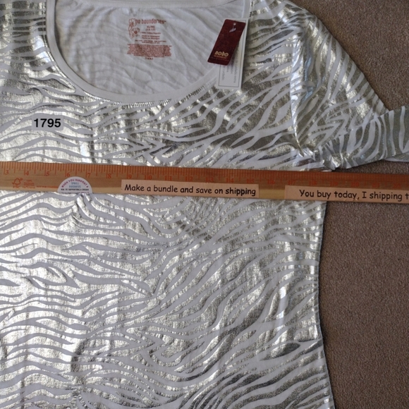 No Boundaries Top Women XL White Silver Long sleeve Silver Zebra Animal‎ Print - Picture 3 of 9